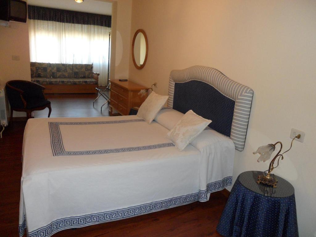 Hotel Avenida Baiona Sabaris Oda fotoğraf